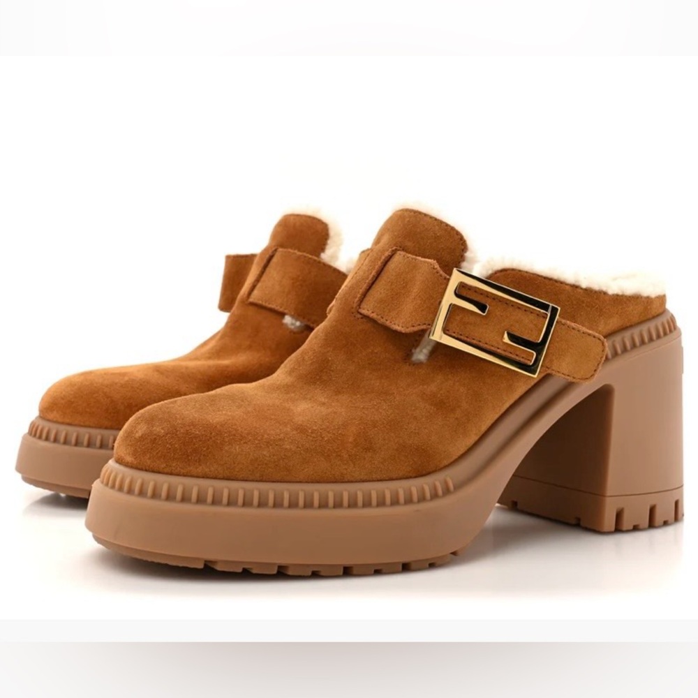 FENDI SHERLING SUEDE CLOGS. Size 8. CARMELO LATTE. 🤎